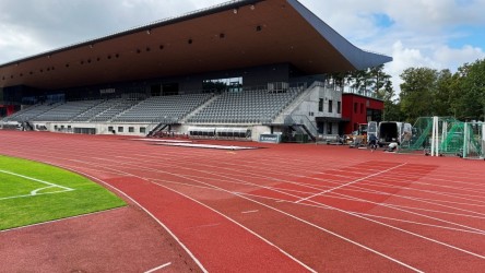 Valmiera staadioni tartaankatte parandused